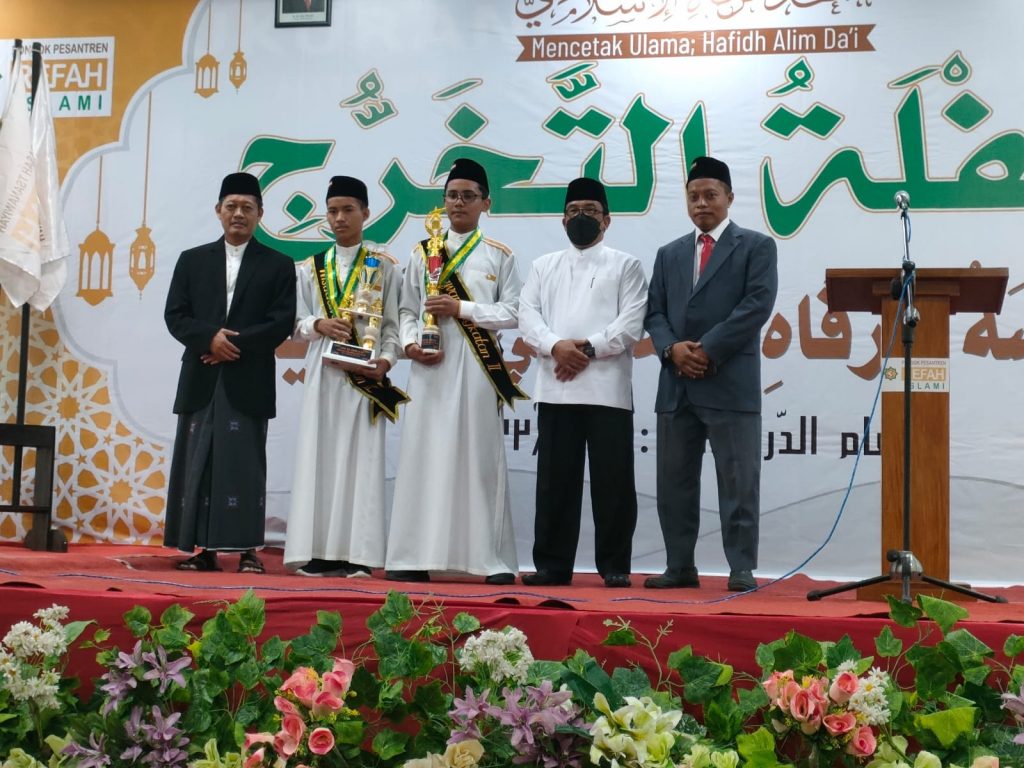 Wisuda Angkatan Ke-2