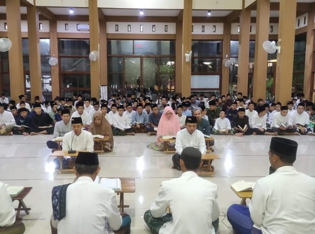 Adam dan Jibril Khatam Hafalan 30 Juz Al-Qur’an di Pondok Pesantren Refah Islami Gresik